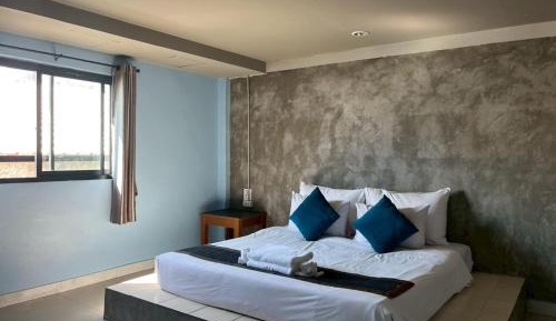 Standard Queen Room