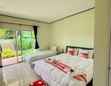 Queen Room with Garden View