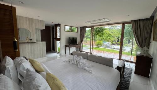 Suite with Mountain View