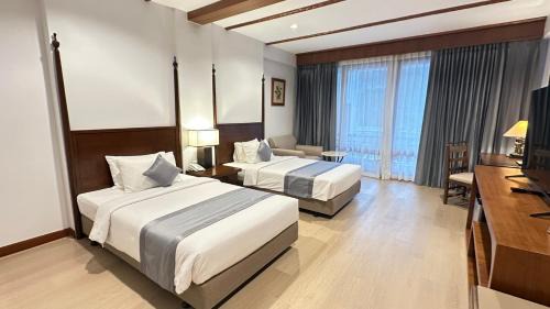 Deluxe Double or Twin Room with Pool View