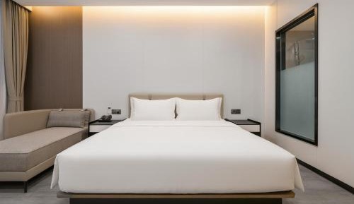 Deluxe King Room