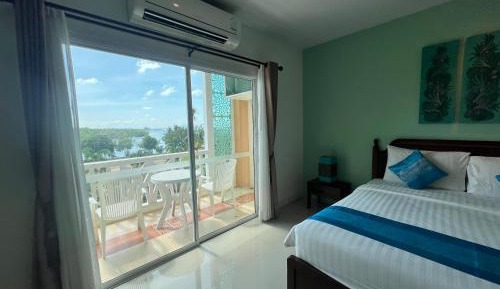 Premier Double Bed with River View 