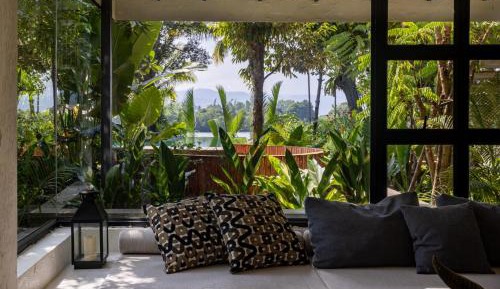 Villa with Garden View