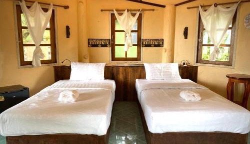Double or Twin Room with Sea View