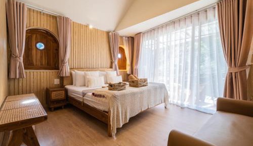 Junior Suite with Balcony