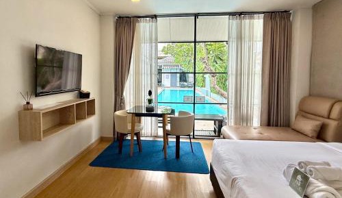 Junior Suite with Pool Access