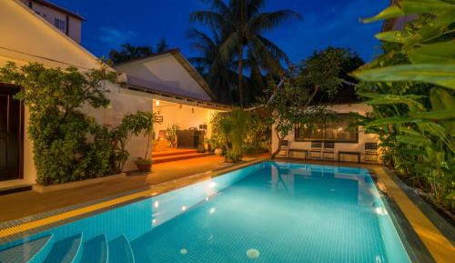 Villa with Garden View
