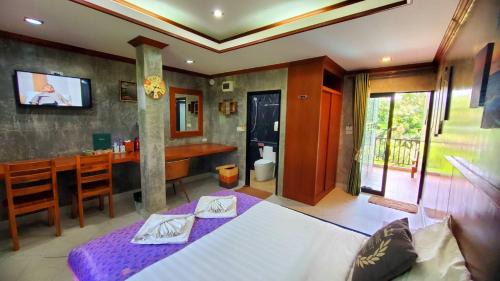 Deluxe King Room