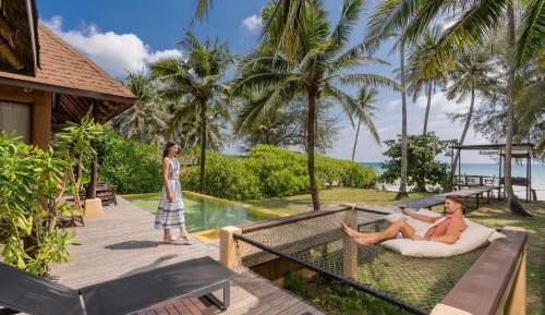 Beachfront Suite Pool Villa