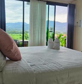 Family Room with Mountain View