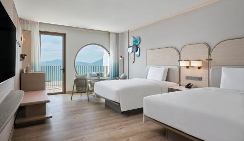 Deluxe Twin Room with Bay View - High Floor