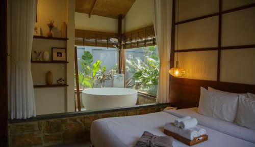 King Room with Spa Bath