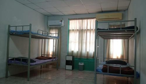Single Bed in Mixed Dormitory Room