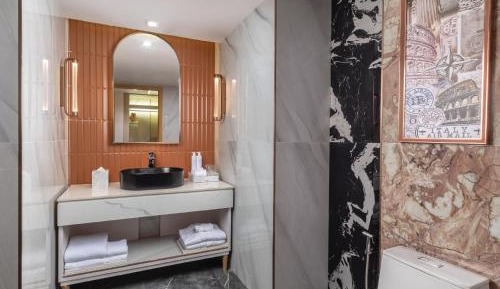Deluxe King or Queen Room