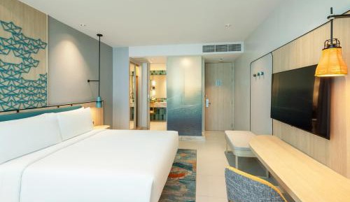 Standard King Room with Ocean View and Bay Tower