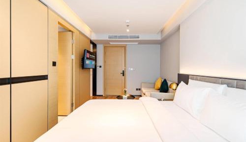 Superior King Room with City View