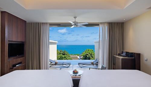 Premium Ocean Queen Suite with Two Queen Beds, Sofa Bed and Private Pool