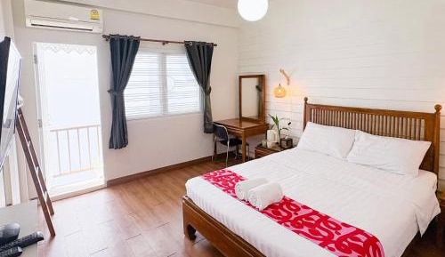 Superior Double Room with Shared Bathroom