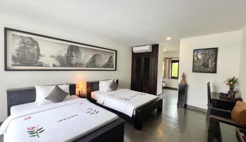 Deluxe Twin Pool access with Balcony