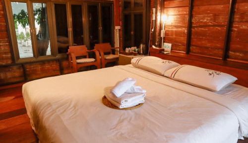 King Room with Balcony