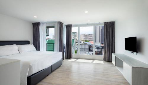 Deluxe King Room