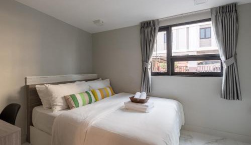 One-Bedroom Apartment with Balcony