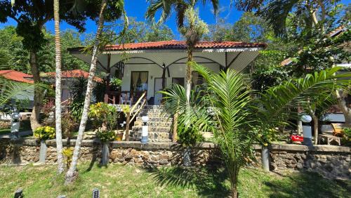 Deluxe Bungalow with Garden View