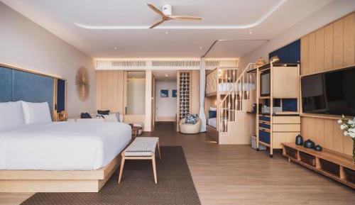 Family Sea View Suite