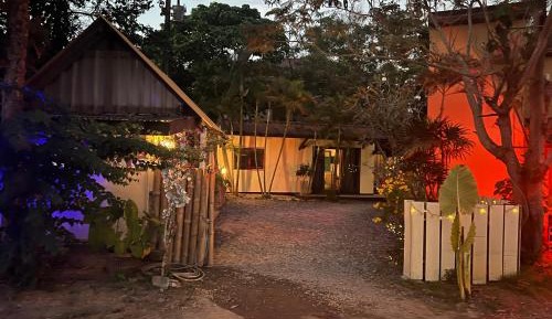 Deluxe Double Room (2 Adults + 1 Child)
