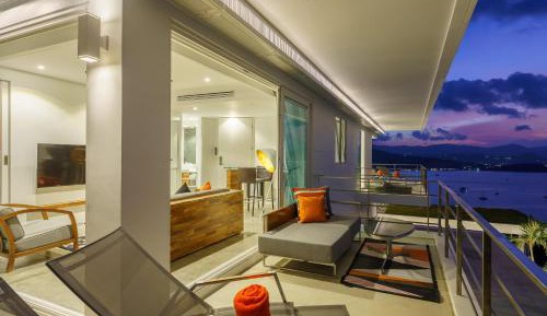 Grand Deluxe Corner Suite (R10)