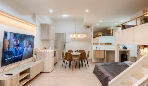 Deluxe Family Room