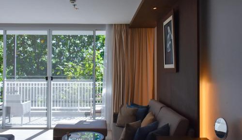 Junior Suite with Limited View - Annex Wing
