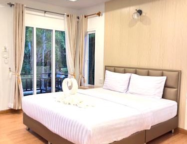 Deluxe Queen Room