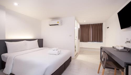Deluxe Queen Room