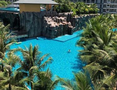 One-Bedroom Apartment with Pool View