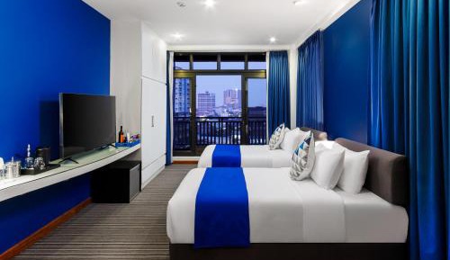 Vertigo Twin With Balcony 
