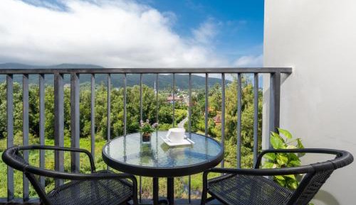 One-Bedroom Apartment with Mountain View