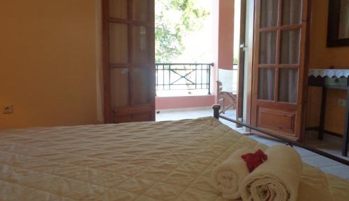 Studio (2 Adults)