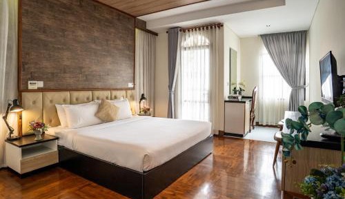  Deluxe Double Room with Balcony and City View