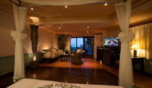 Royal Suite with Garden View