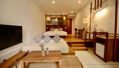 Luxury Suite with Bathtub on The Balcony Room