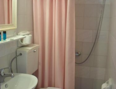 Studio (3 Adults)