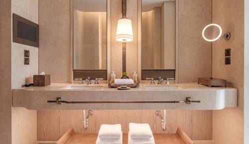 Deluxe King Suite