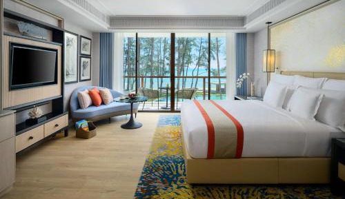 Premium King Room with Ocean View and Club Lounge Access