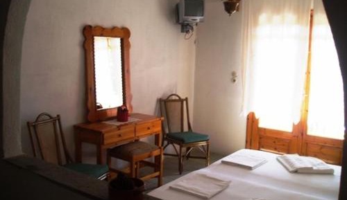 Studio (2 Adults)