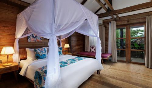 Three-Bedroom Villa Countryside View