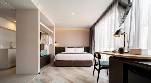 King Suite with City View