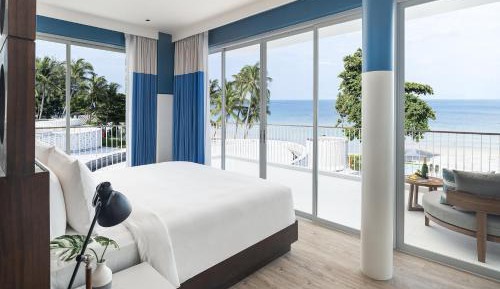 Groovy Seaview Suite