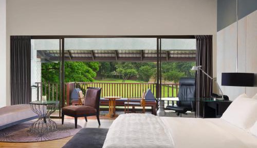 Grande Deluxe Pool View, Larger Guest room, 1 King, Balcony