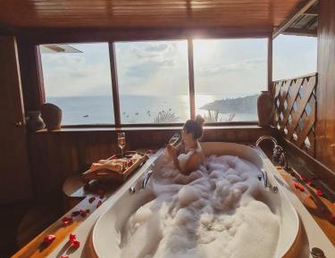 Honeymoon Sky